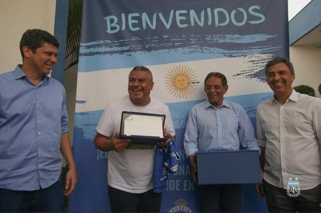Diretoria do Cruzeiro ofereceu uma placa para a cpula da AFA