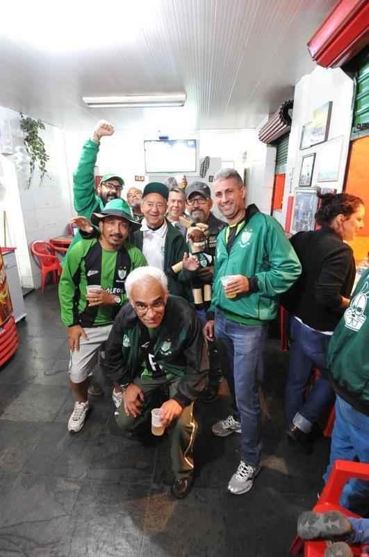 Aproveitando a boa fase do time em campo, torcedores americanos curtem pr-jogo em bares do Horto