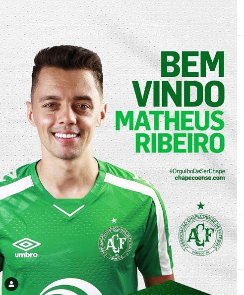 A Chapecoense anunciou a contratao do lateral-direito Matheus Ribeiro, que estava no Santos