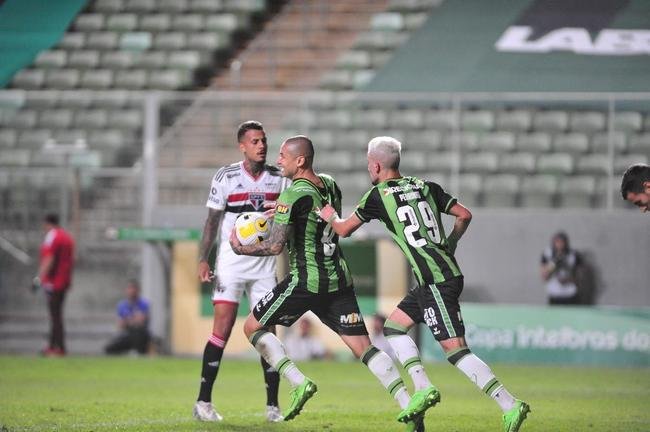 Fotos da partida entre Amrica e So Paulo, nesta quinta-feira (18), no Independncia, em Belo Horizonte, pelas quartas de final da Copa do Brasil.