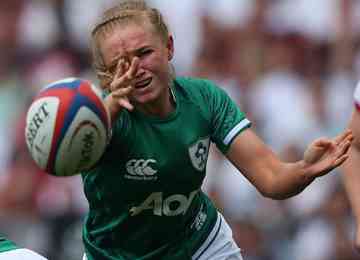 Kathryn Dane, jogadora irlandesa de rúgbi, revelou que sofreu uma hemorragia cerebral durante um treino da seleção nacional