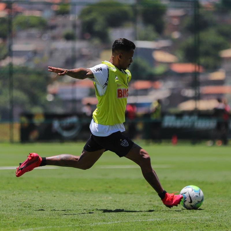 Atlético divulga fotos do novo uniforme de treino