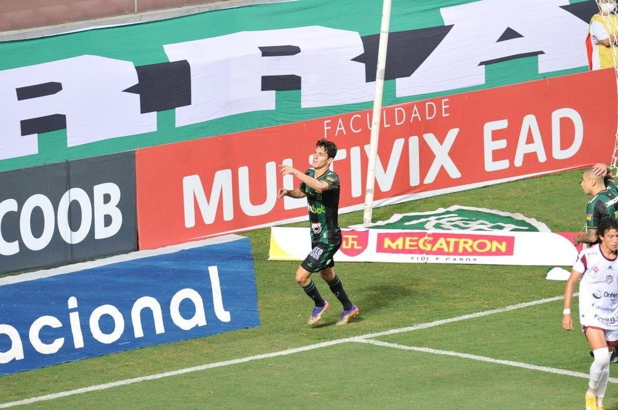 O Amrica recebeu o Patrocinense nesta quarta-feira (16), no Independncia, em Belo Horizonte, para confronto vlido pela 7 rodada do Campeonato Mineiro. A partida marcou a estreia do experiente goleiro Jailson com a camisa do Coelho.