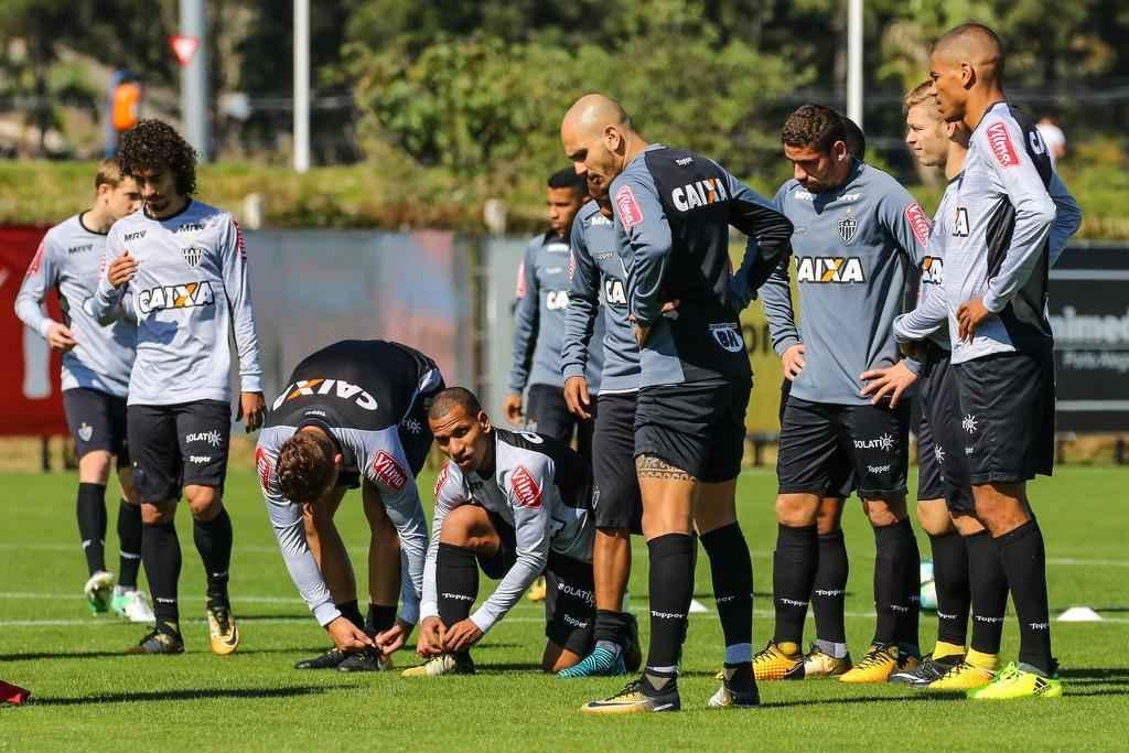 Galo fecha preparao para jogo contra o Grmio no CT do Internacional