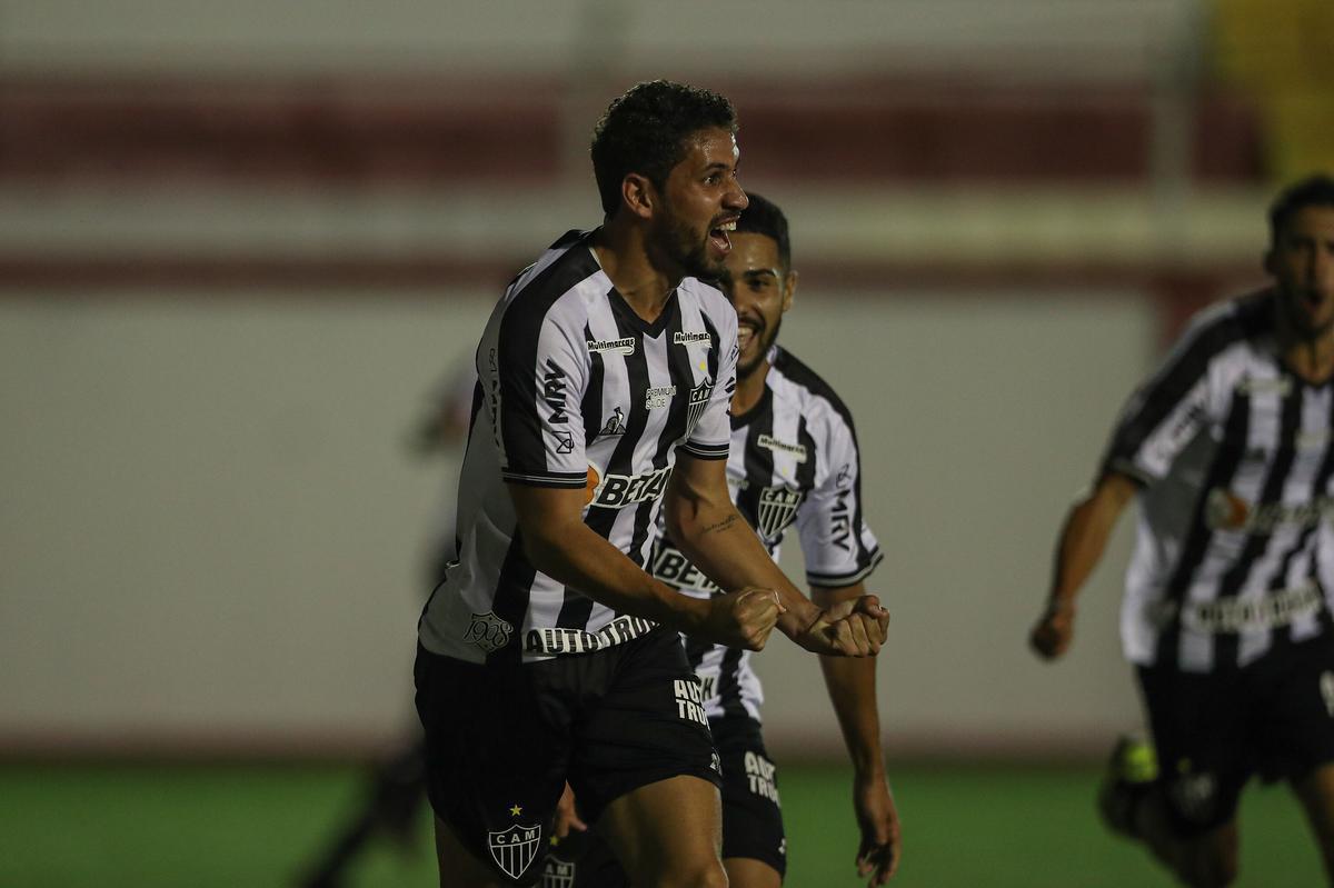 Tombense e Atlético se enfrentaram nesta quinta-feira (4), em partida válida pela 2ª rodada do Campeonato Mineiro. O confronto foi realizado no Estádio Antônio Guimarães de Almeida, em Tombos. No primeiro tempo, uma queda de energia paralisou a partida por cerca de 20 minutos.