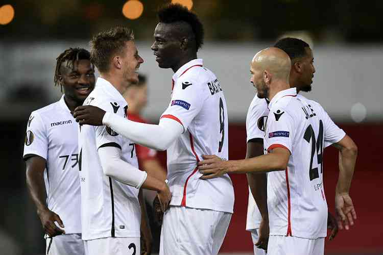 Clássico em Inglaterra e jogo grande na Alemanha marcam domingo de bola