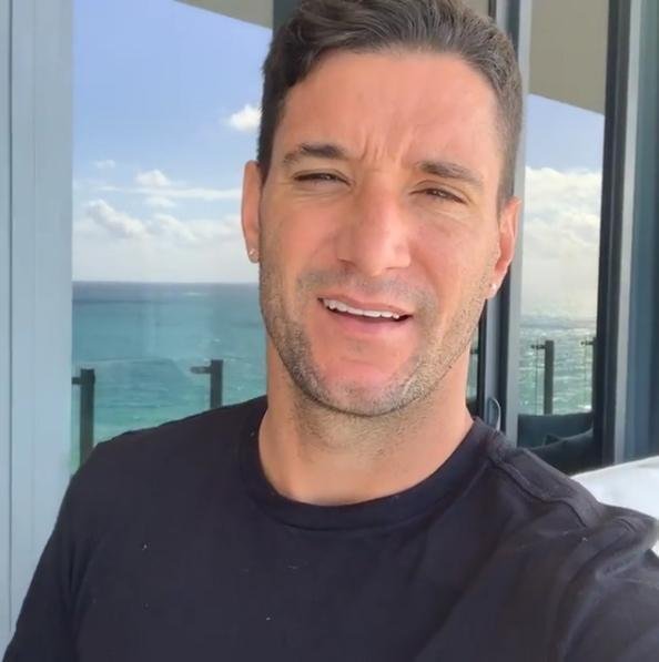 Assediado pelo Grmio, Thiago Neves curte as frias com a famlia em Miami