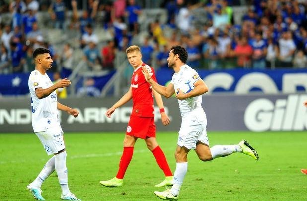 Cruzeiro e Internacional ficaram no empate em jogo com interveno do VAR