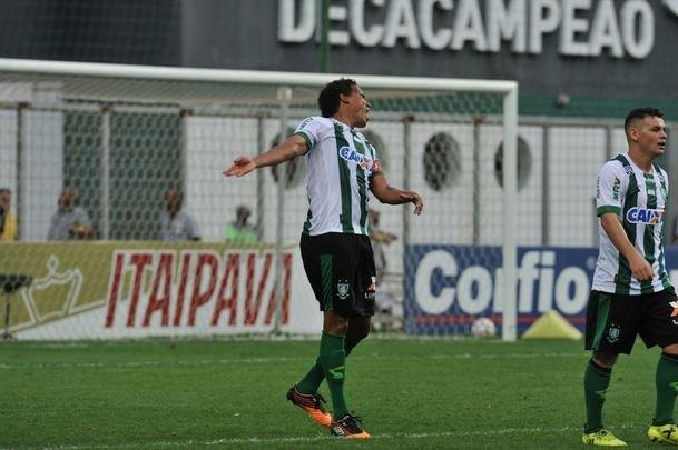 Zagueiro americano Rafael Lima marcou o gol do ttulo sobre o CRB e emocionou o Independncia