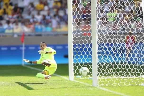 Portugal e Arglia empataram por 1 a 1 no Mineiro. Resultado fez os lusitanos avanarem s quartas de final em primeiro. Honduras passou em segundo. Surpreendentemente, Argentina est eliminada dos Jogos do Rio j na primeira fase do futebol masculino 