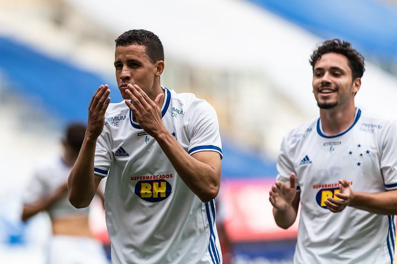 Cruzeiro goleou Patrocinense no Mineirão com gols de Ramon, Roberson e Maurício