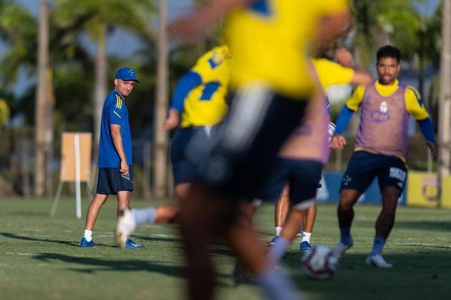 Fotos do treino do Cruzeiro nesta quinta-feira (6/5), na Toca da Raposa II