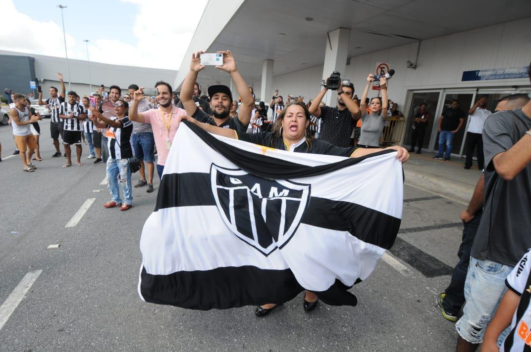 Imagens da chegada de Diego Tardelli