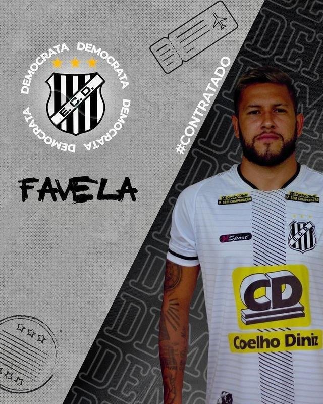 Favela - Meio-campista