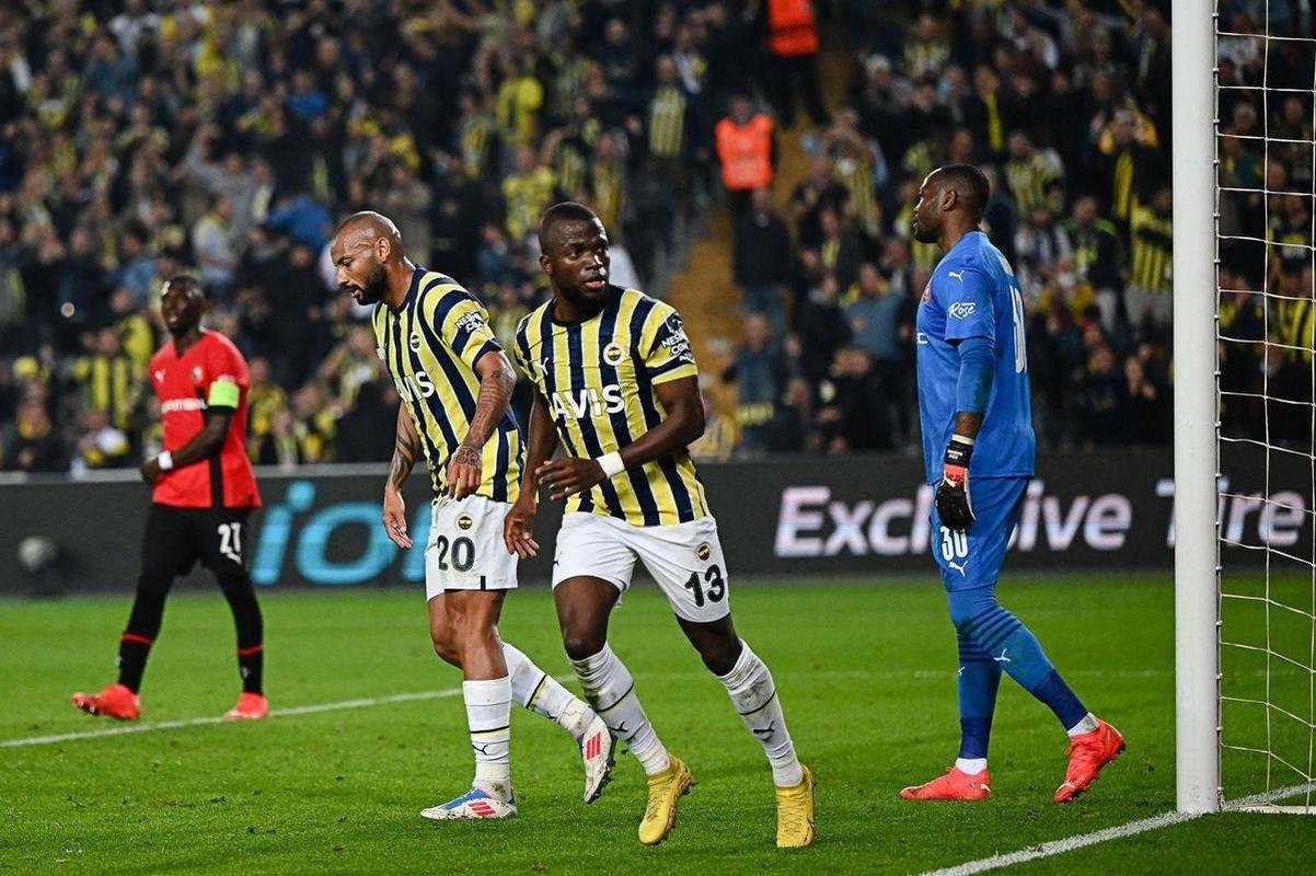 Enner Valencia, atacante do Fenerbahe (Turquia) - contrato at 30/06/2023
