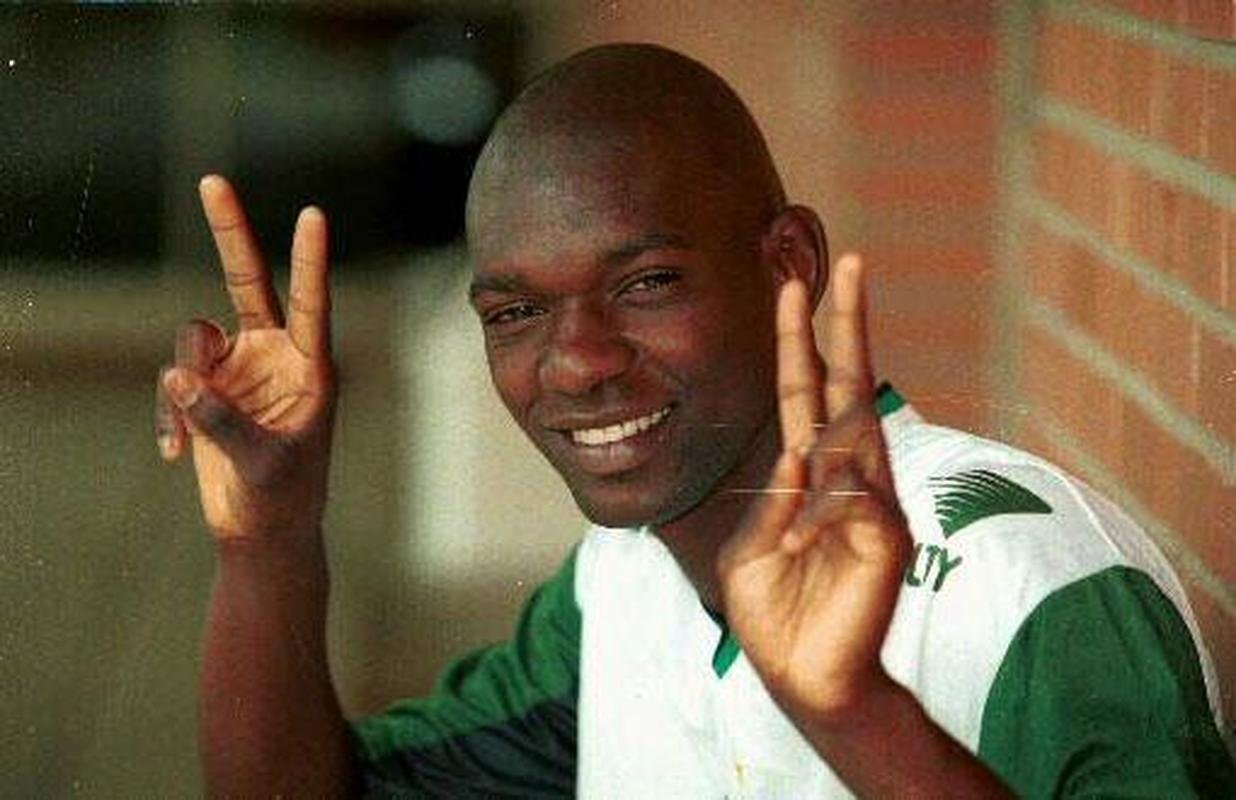 O atacante Somlia, revelado pelo Amrica em 1998