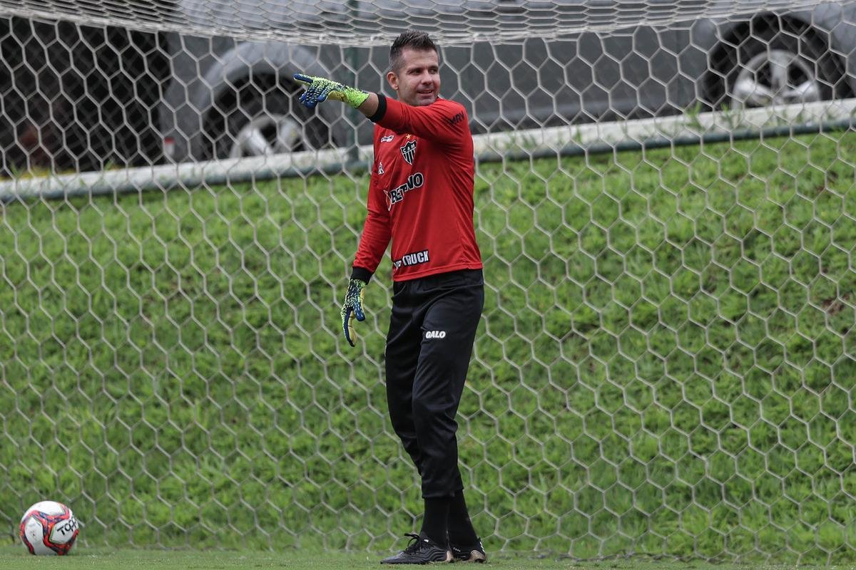 Fotos do treino do Atltico neste sbado, o ltimo de Victor no clube