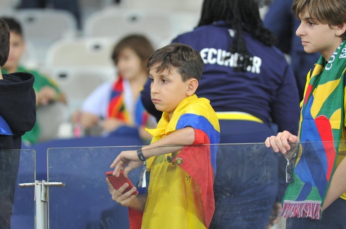 Mineiro recebeu pblico pequeno para duelo entre Equador e Japo nesta segunda-feira. Ainda assim, estrangeiros marcaram presena e tentaram levar incentivo aos jogadores em Belo Horizonte