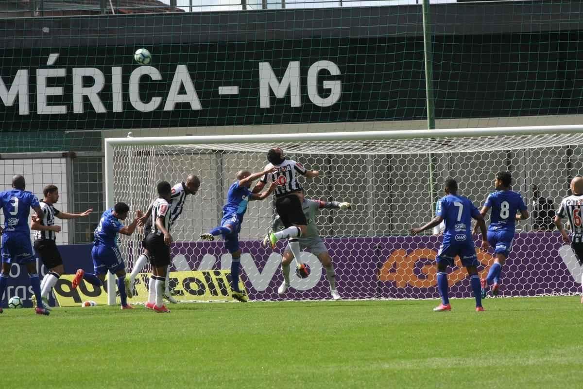 Imagens de Atltico x Ponte Preta, no Independncia