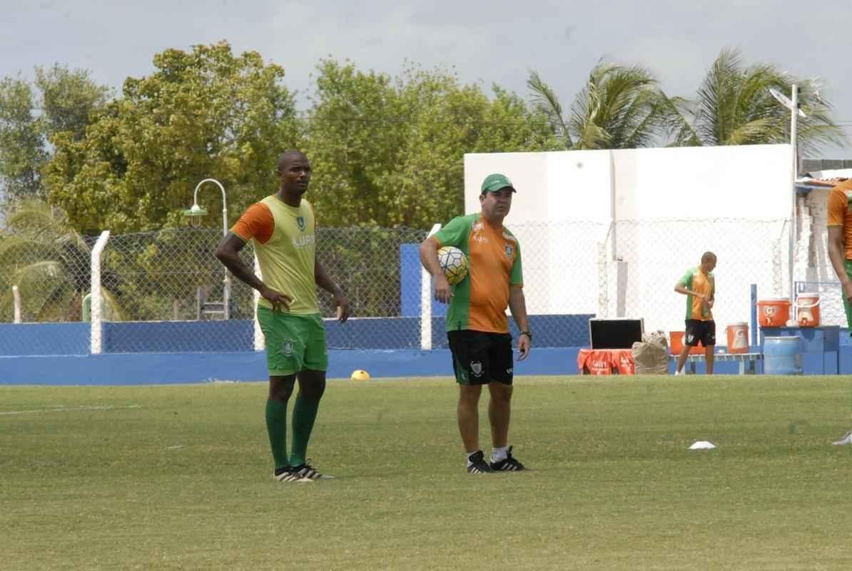 Amrica treina em Macei, no campo do CSA, para enfrentar o Murici-AL, pela Copa do Brasil