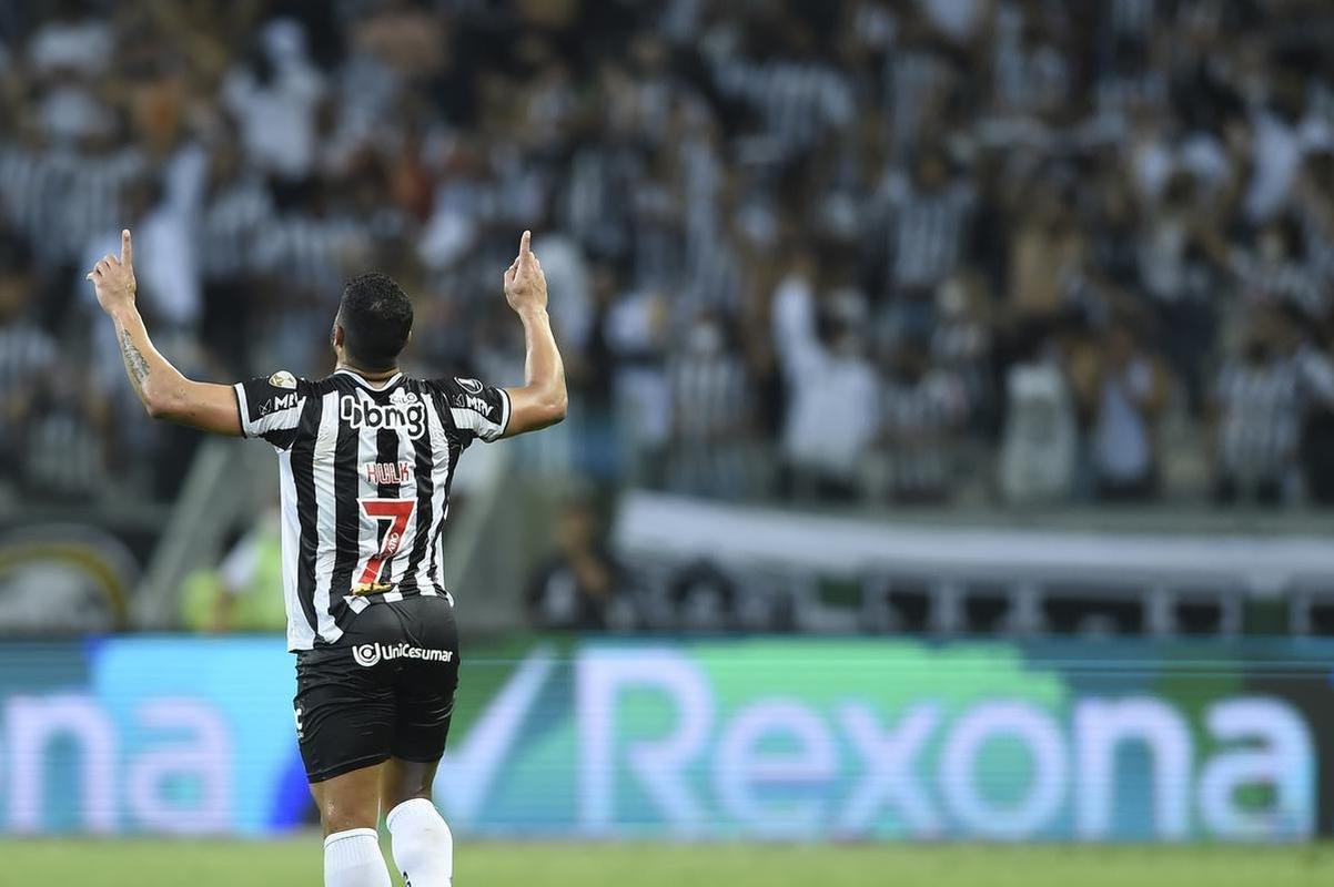 Fotos do golao de Hulk sobre o River Plate no Mineiro