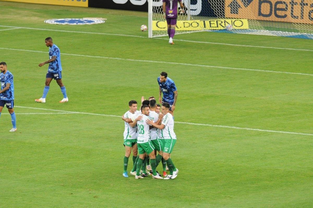 Fotos do duelo entre Cruzeiro e Chapecoense, no Mineiro, pela quarta rodada da Srie B