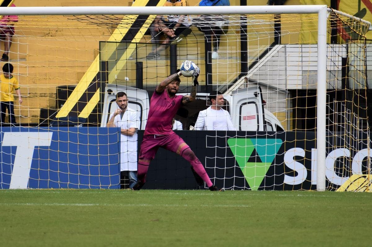 Cricima e Amrica se enfrentaram no Heriberto Hlse, pela terceira rodada da Srie B
