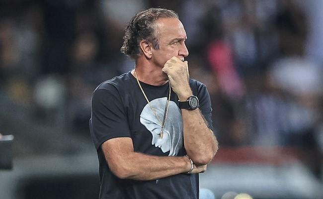 Técnico Cuca definiu a escalação para São Paulo x Atlético