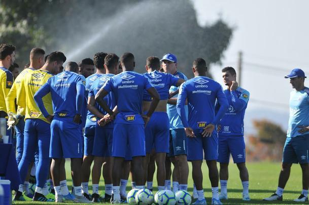 Rogrio Ceni concedeu entrevista coletiva e comandou o primeiro treinamento