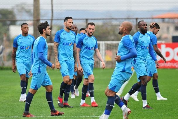 Cruzeiro iniciou preparao para clssico contra o Atltico com reservas em campo na Toca da Raposa II