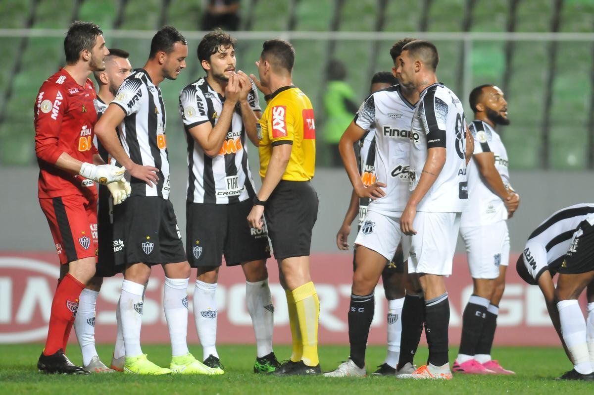 Fotos da vitria do Atltico sobre o Cear, por 2 a 1, no Independncia, com gols de Otero e Luan. Thiago Gallhardo descontou para os cearenses