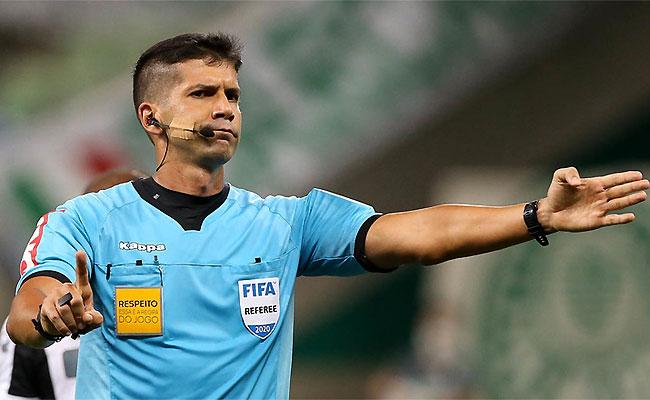Bruno Arleu de Araújo vai apitar o jogo entre Santos e Atléitco pelo Brasileiro