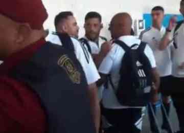 Cruzeirense fez vídeo e se desculpou pela provocação ao camisa 7 do Galo, com quem discutiu no Aeroporto Internacional de Confins, na Região Metropolitana de BH