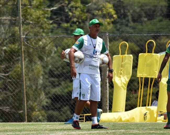 Dos dias 26 a 28 de janeiro, o Amrica realizou atividades totalmente voltadas ao confronto contra o Ava, pela 38 rodada da Srie B do Campeonato Brasileiro. Nesta sexta-feira (29), s 21h30, Coelho e Leo da Ilha se enfrentam no Independncia, em Belo Horizonte. A partida pode selar um indito tricampeonato do Amrica, que se isolaria como maior vencedor da competio. Alm disso, o elenco almeja a conquista para coroar uma temporada histrica, em que o clube foi semifinalista da Copa do Brasil.