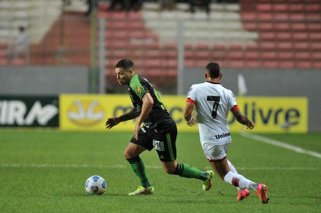 Fotos do jogo entre Amrica e Atltico-GO, no Independncia, em BH, pela 33 rodada do Campeonato Brasileiro de 2021