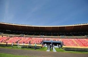 Torcida faz festa em aeroporto para receber o tricampe�o Brasileiro
