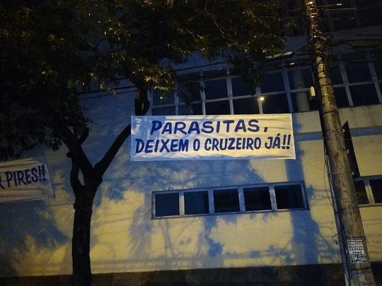 Presidente Wagner Pires de Sá, o vice de futebol Itair Machado e o diretor-geral Sérgio Nonato foram os alvos dos protestos em frente à sede do Cruzeiro