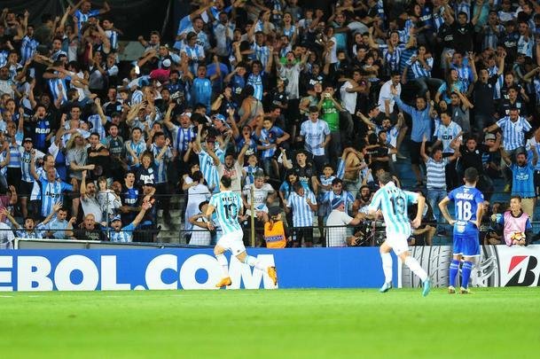 No segundo tempo, Lautaro Martnez marcou o terceiro dele no jogo, Robinho fez de falta para o Cruzeiro e Solari deu nmeros finais ao placar: Racing 4 x 2 Cruzeiro