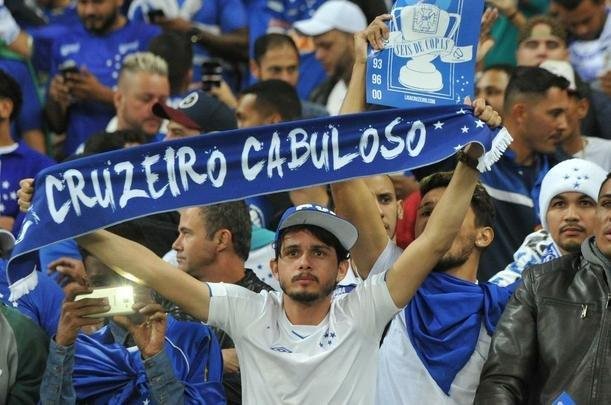 Torcedores do Cruzeiro lotam as arquibancadas do Mineiro para acompanhar a partida vlida pelas quartas de final da Copa do Brasil