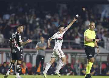 Zagueiro marcou terceiro gol do Tricolor na vitória por 4 a 2 contra o Vasco, pela sétima rodada do Brasileirão