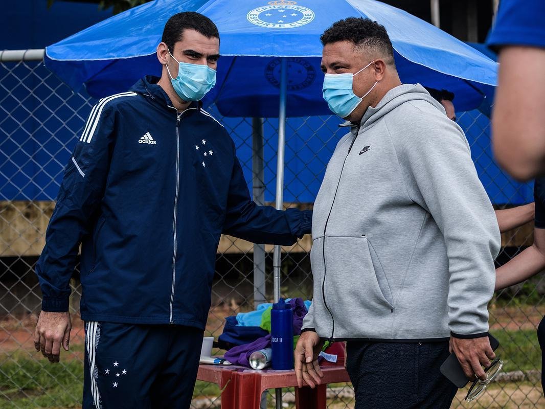 Em sua primeira visita  Toca da Raposa II, Ronaldo concedeu entrevista coletiva e teve contato com jogadores e comisso tcnica do Cruzeiro. Ele tambm se encontrou com scios da categoria Diamante.