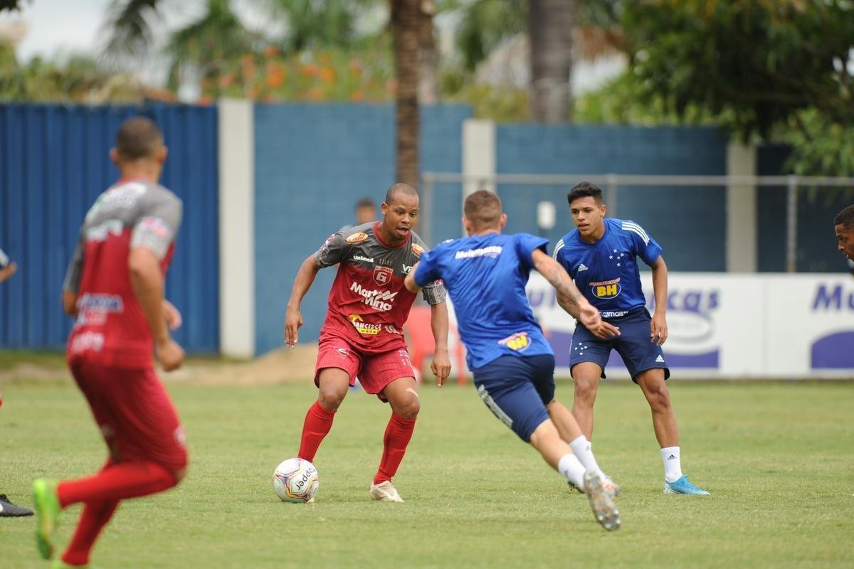 Com gol de Judivan e sob olhares dos membros do Ncleo Dirigente Transitrio, Raposa bateu o Bugre por 1 a 0