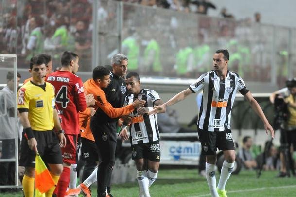 Fotos da vitria do Atltico sobre o Cear, por 2 a 1, no Independncia, com gols de Otero e Luan. Thiago Gallhardo descontou para os cearenses