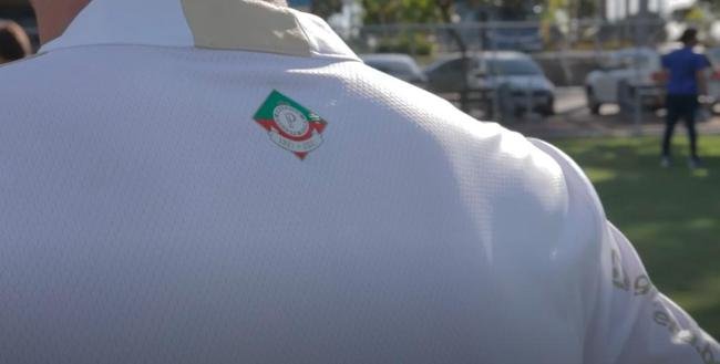 Cruzeiro lanou camisa branca, com detalhes em dourado, nesta quinta-feira (6 de maio)