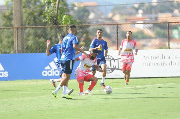 Cruzeiro venceu Democrata de Sete Lagoas por 5 a 1, nesta tera-feira, na Toca da Raposa II