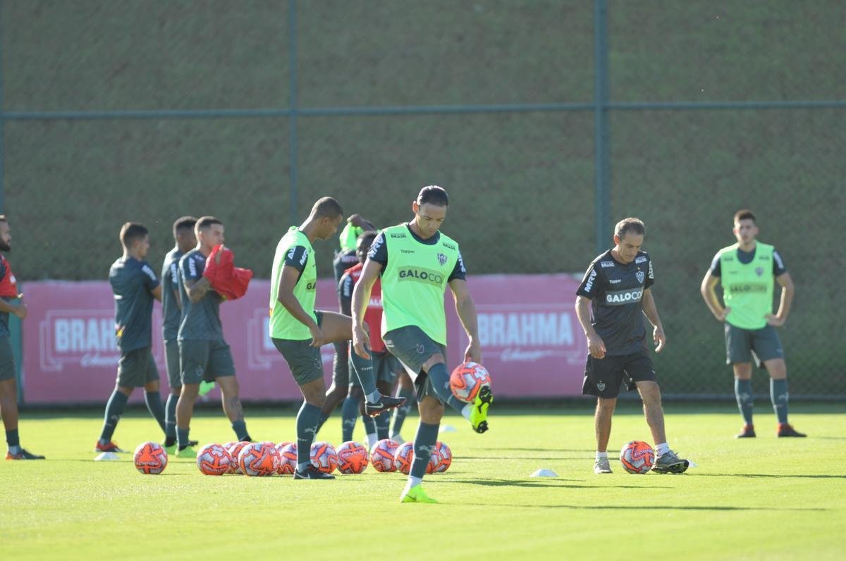 No dia da apresentao de Rver, outro zagueiro tambm chamou ateno: Igor Rabello, que foi a campo pela primeira vez