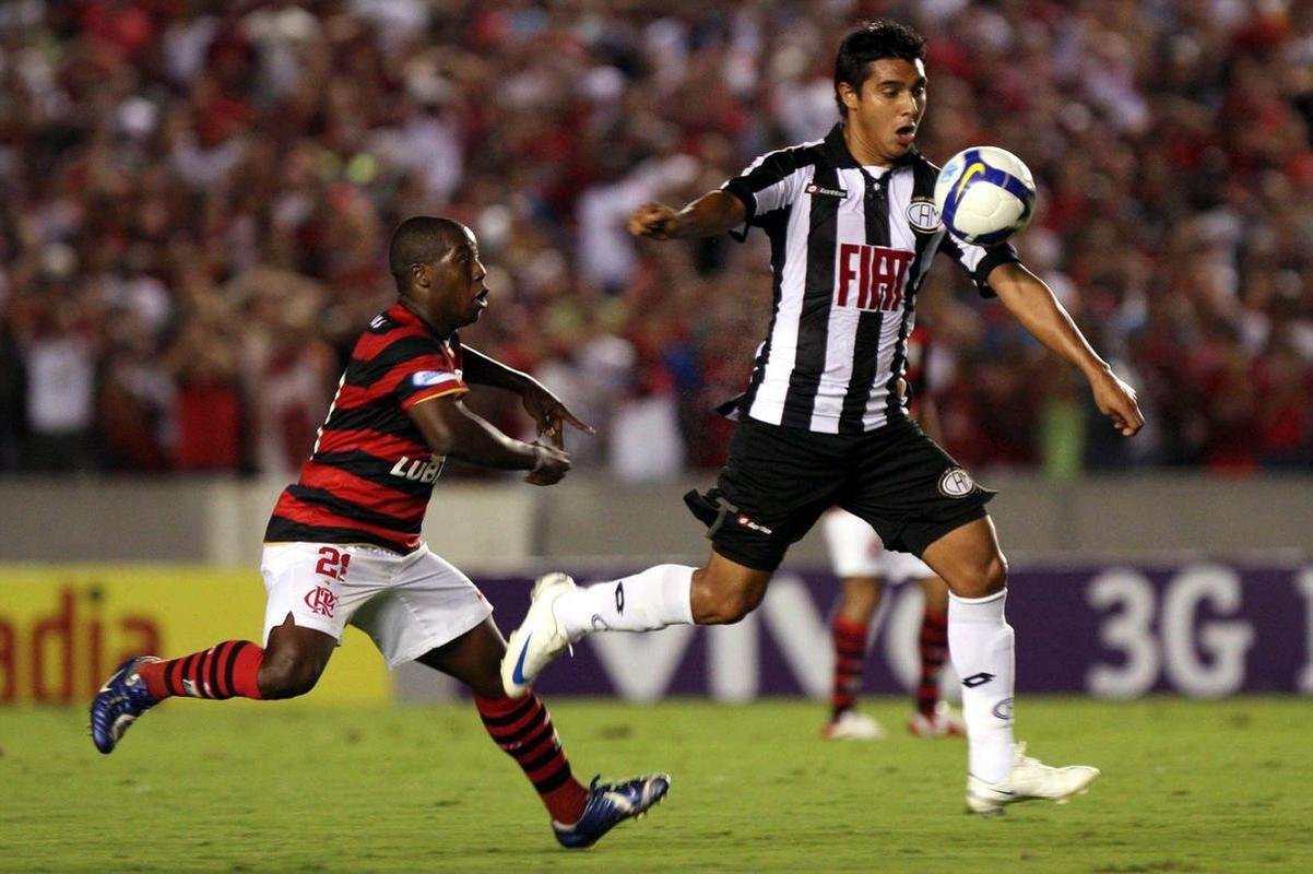 Flamengo 0 x 3 Atltico - Campeonato Brasileiro de 2008 - O Atltico fazia campanha irregular no Brasileiro, enquanto o Flamengo estava na parte de cima da classificao. Mais de 80 mil pessoas foram ao Maracan para assistir ao show alvinegro. Castillo, em um golao de fora da rea, Renan Oliveira e Leandro Almeida marcaram os gols do Galo. 