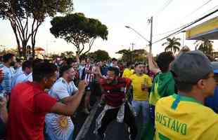 Torcidas de Brasil e Argentina no Mineiro antes do clssico pela semifinal da Copa Amrica