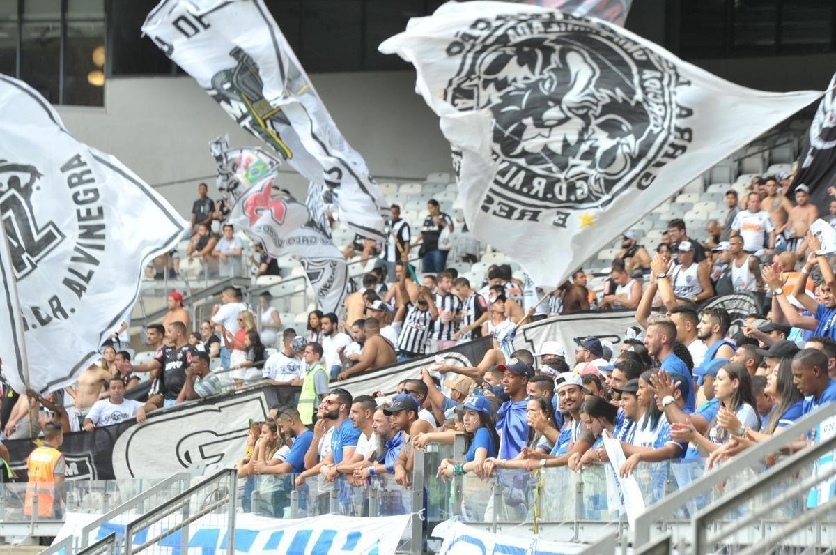 Fotos da torcida do Atltico na primeira final do Mineiro, contra o Cruzeiro, no Mineiro