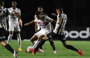 São Paulo venceu Atlético por 3 a 0 e abriu sete pontos de vantagem na liderança do Brasileirão (53 a 46). Gols foram marcados por Igor Gomes, Gabriel Sara e Toró.